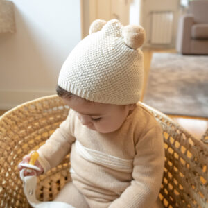 Alternative view of Gorro CON POMPONES